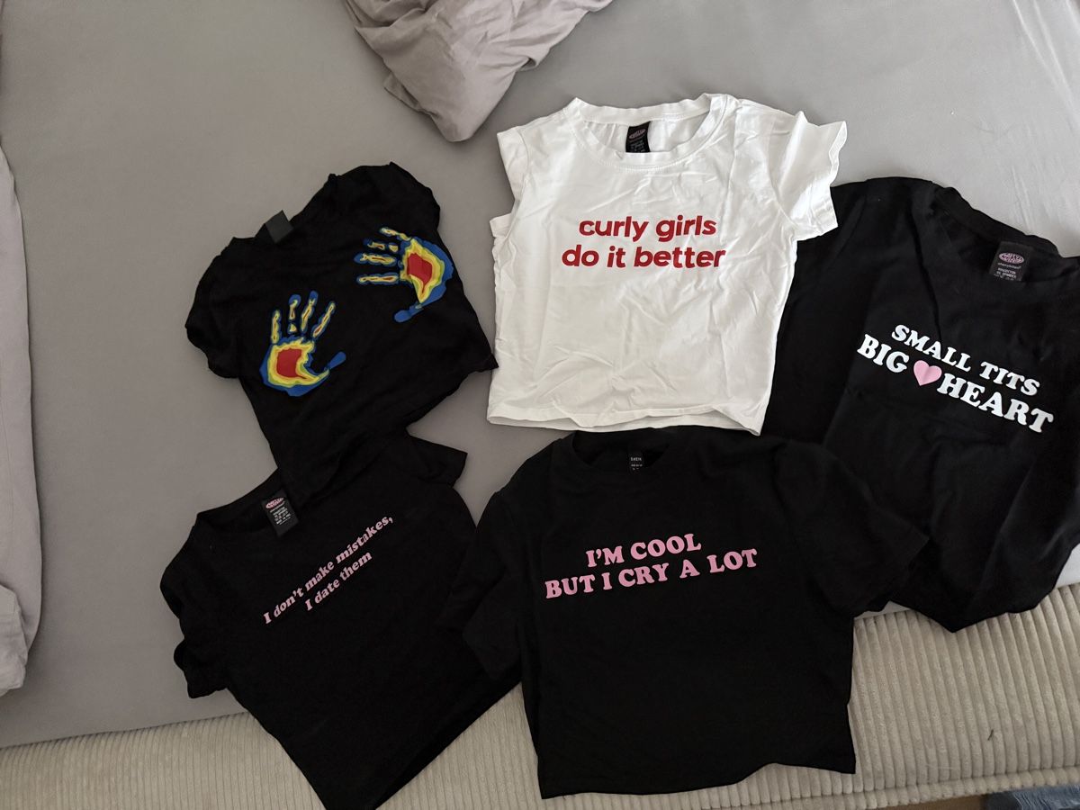 T-shirt: baby tees von cherrykitten – Usato da Regensdorf venduto da itslilia