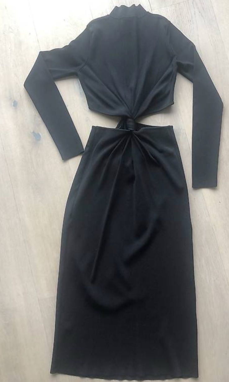 Vestiti: Neuwertiges Cut-Out Kleid – Usato da Kilchberg ZH venduto da Anie. 1