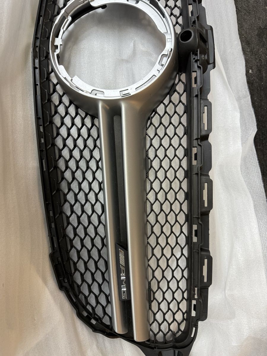 Mercedes-Benz Tutti pezzi di ricambio auto: mercedes grill C205 Amg – Usato da Buchs SG venduto da -LIKI- 1