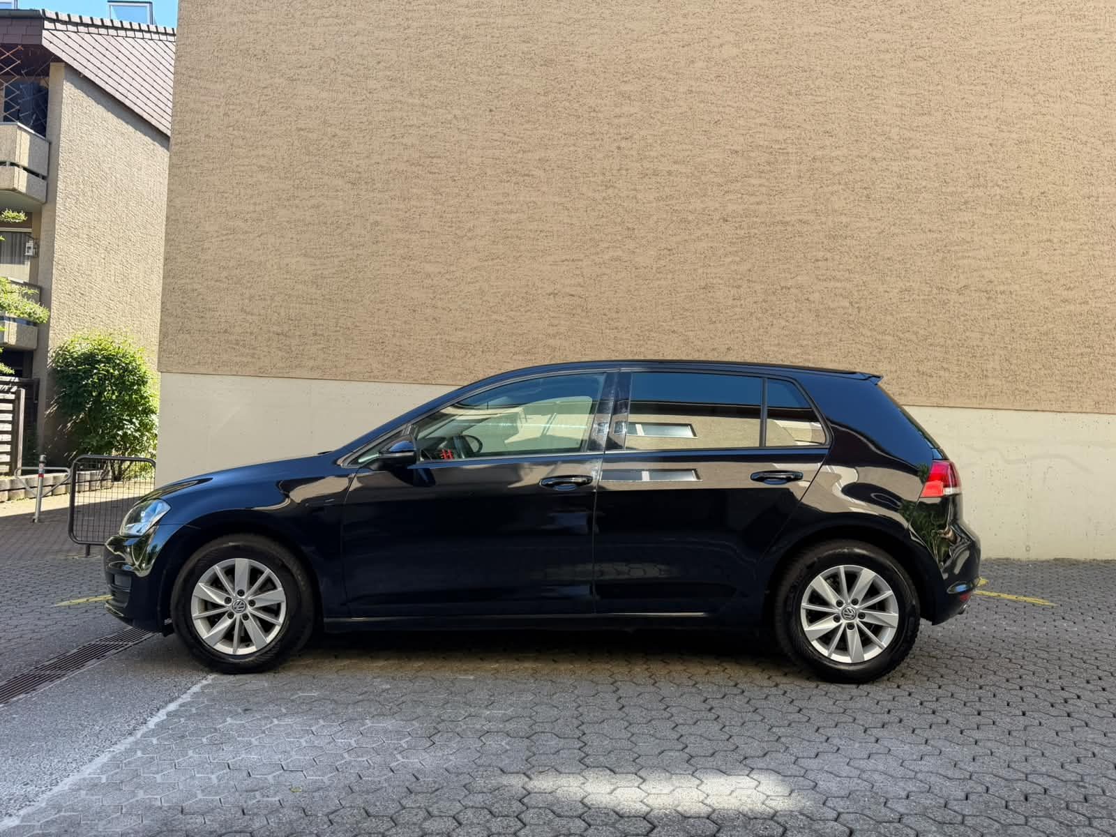 VW Automobili: Vw Golf 7 1.2 Schaltgetriebe  – Usato da Moosseedorf venduto da R.ismailji 1