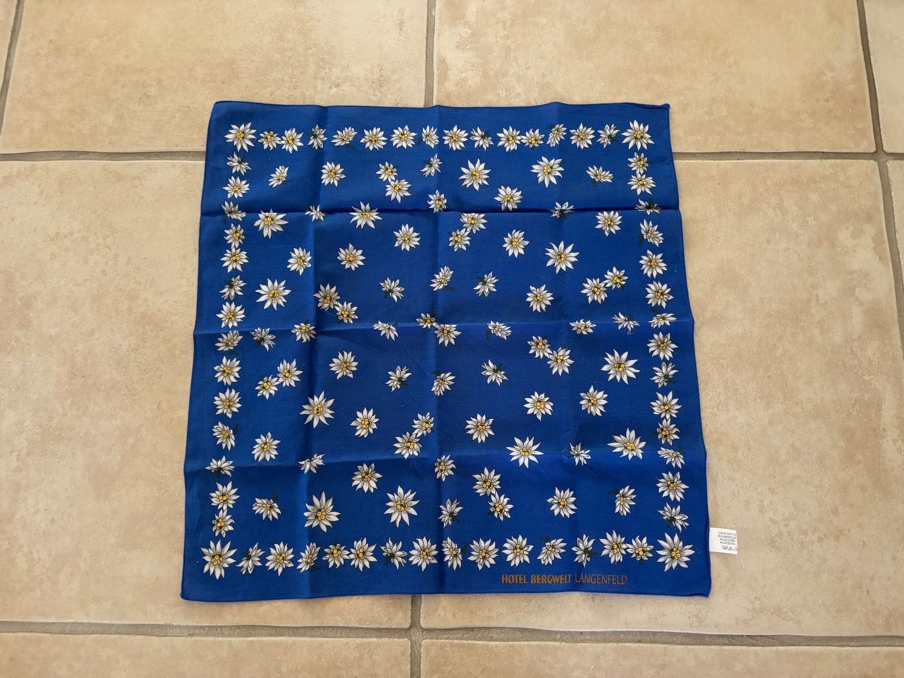 Foulard & Sciarpe: Glarnertüechli mit Edelweiss 50x50 cm – Nuovo (secondo la descrizione) da Balsthal venduto da Uroby