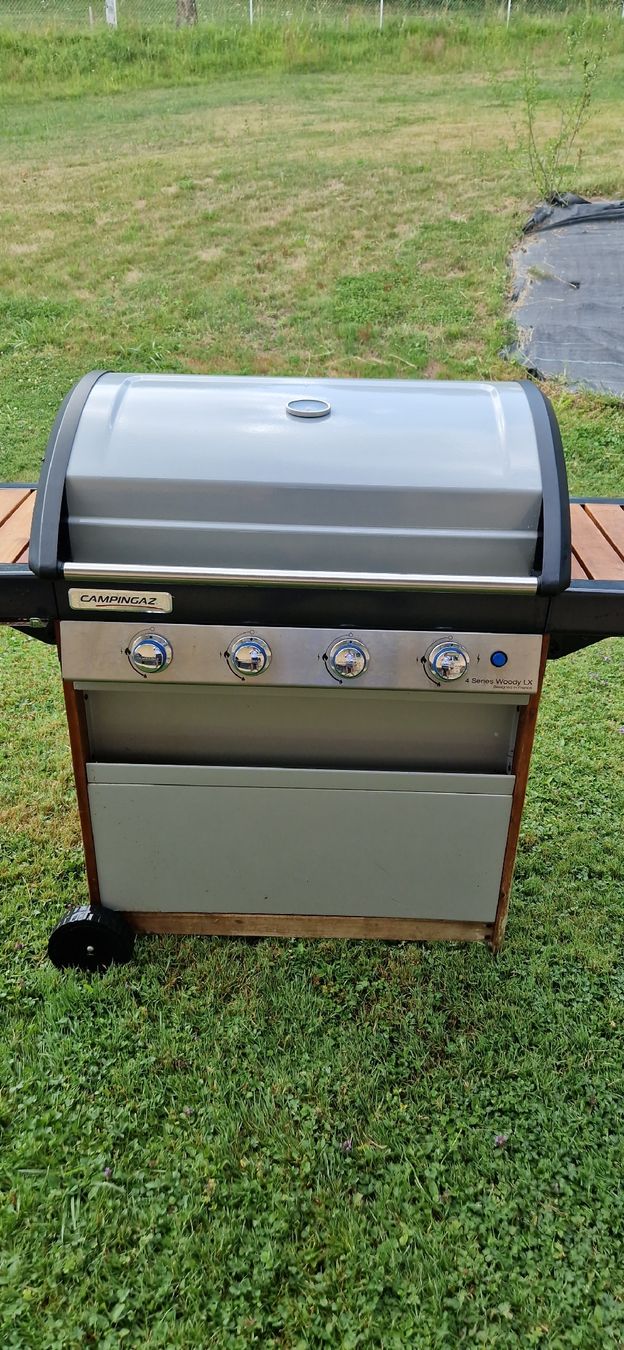 Grils: Barbecue Campingaz 4 series Woody LX – D'occasion à St. Ursen par cpi23 3