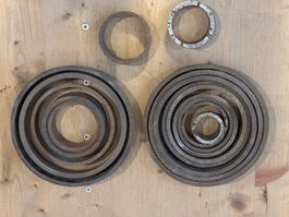 Stanzen antik, 16 Stück rund aus Metall