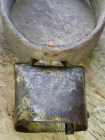TI, Antike Tessinertreichel mit original Holzhalsband
