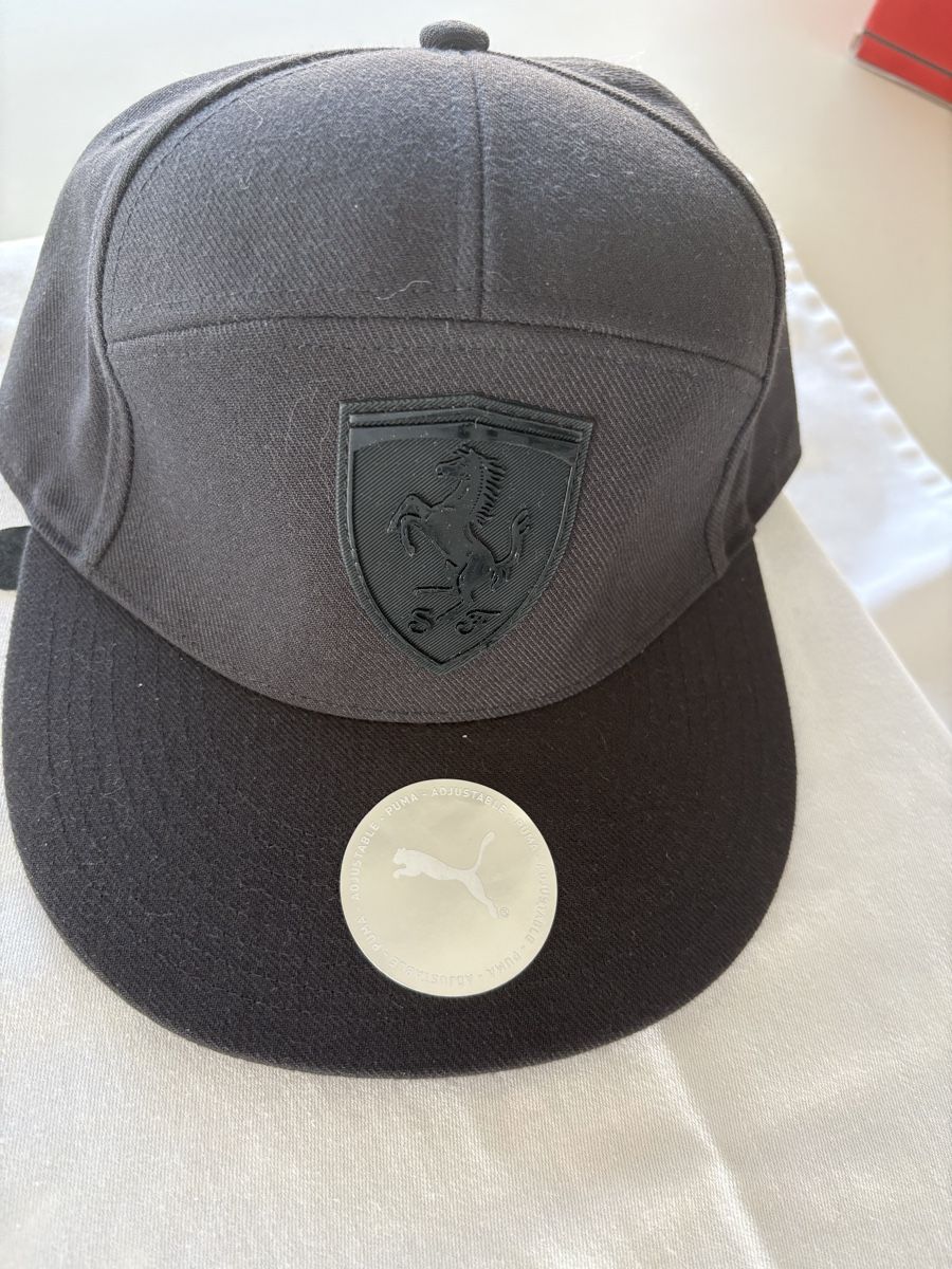 Copricapi, berretti & cappellini: Authentic new Ferrari baseball cap in deep black – Nuovo e nell'imballaggio originale da Lausanne venduto da oyu_hgg5 5