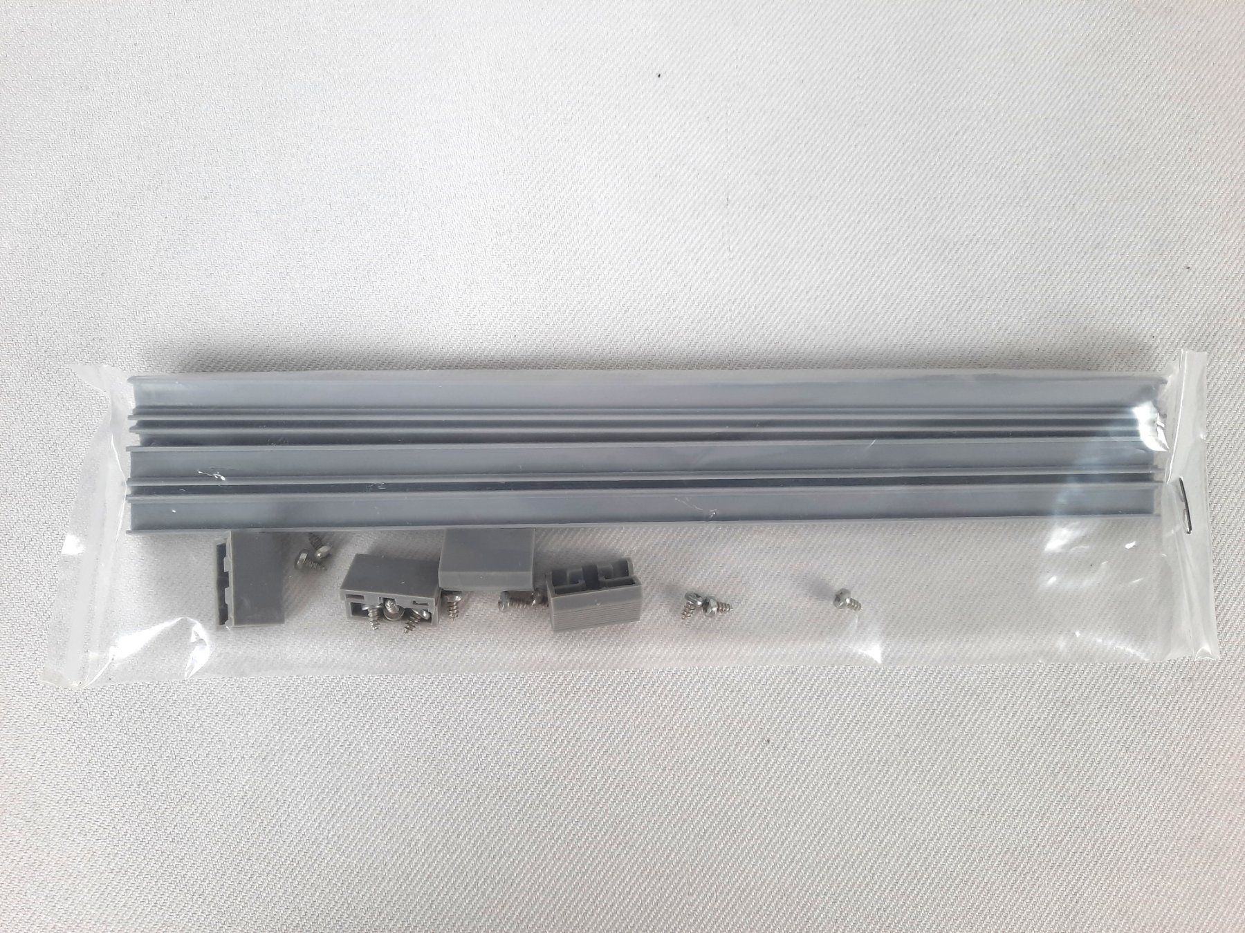 Componenti elettronici: Apparate-Gehäuse 65 x 220 x 130 mm – Nuovo (secondo la descrizione) da Beinwil am See venduto da Restwert_Beinwil 5