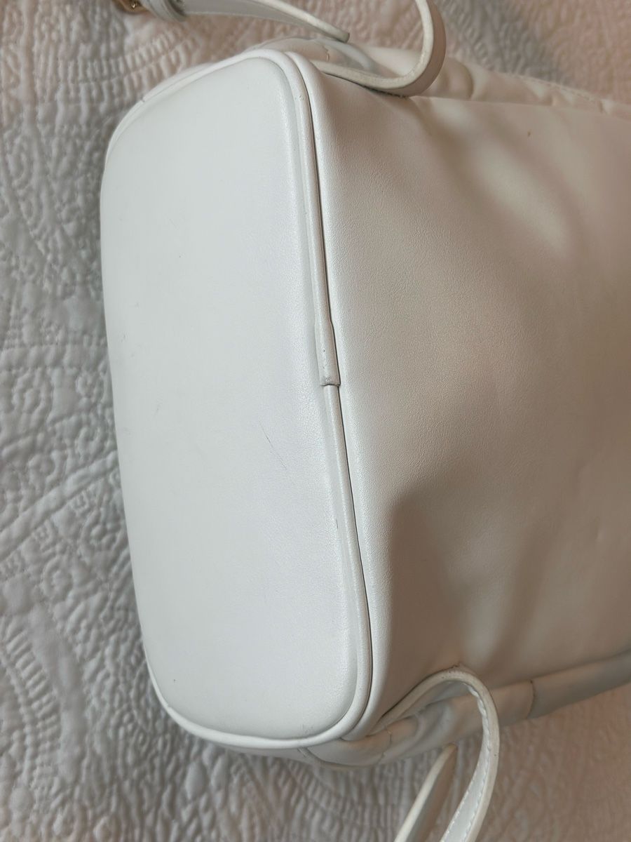 Zaini: Twinset White Quilted Backpack - Stylish and Chic! – Usato da Pfäffikon SZ venduto da KatKad 4