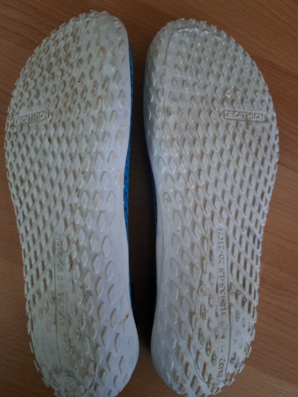 Decathlon Scarpe per ragazzi: Badeschuhe Grösse 33 – Usato da Kloten venduto da sbine80 1