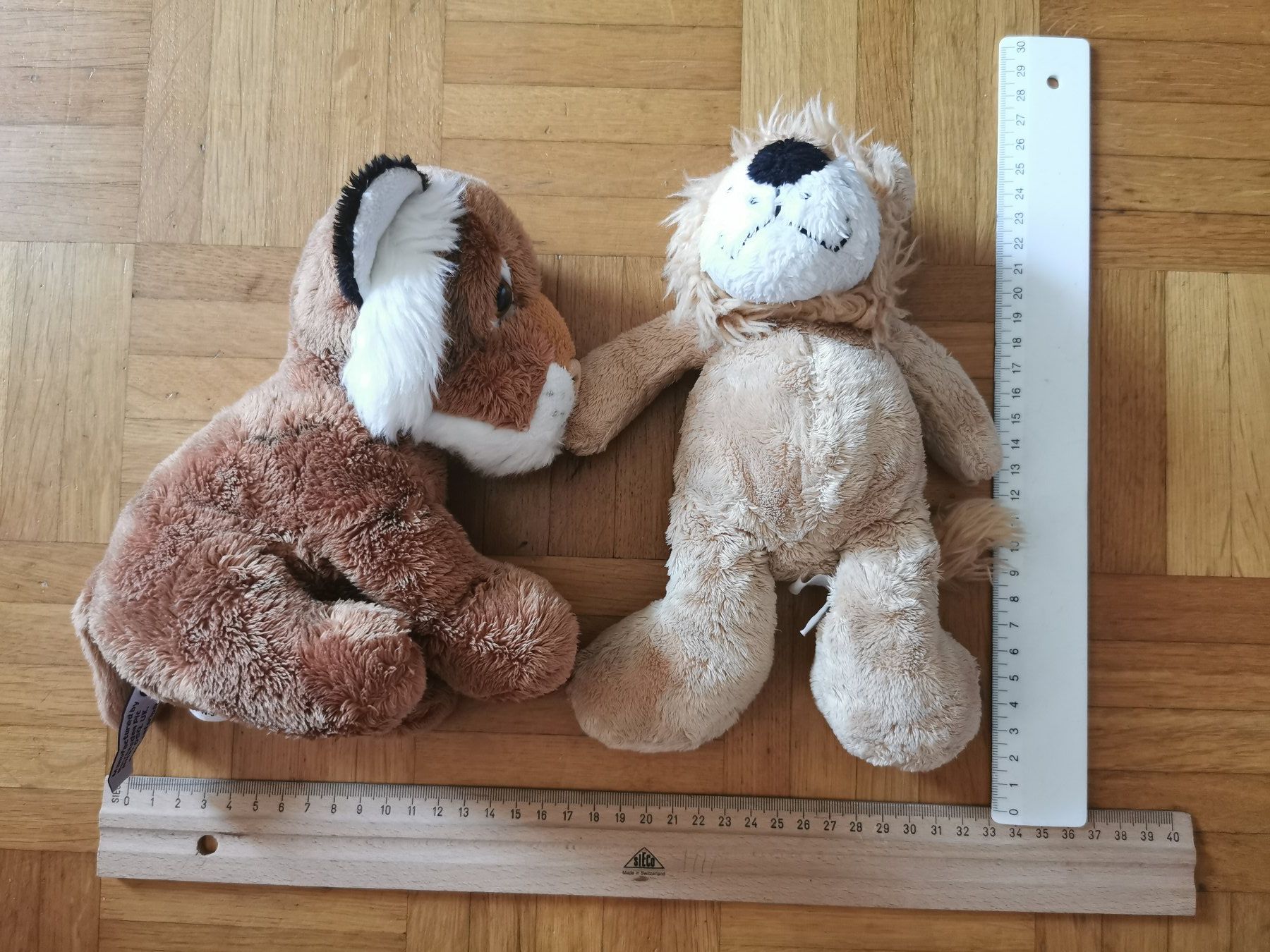 Spielzeuge: 2 Plüschlöwen – Gebraucht aus Basel von Roundtrip 3