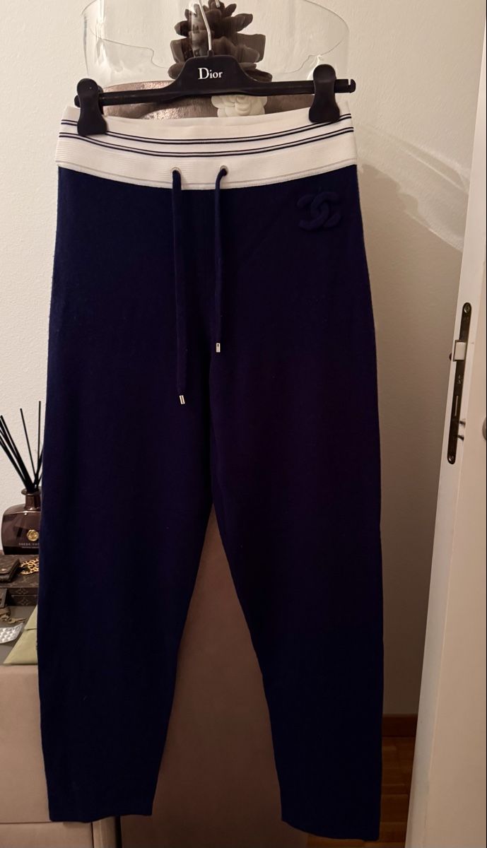 Chanel Hosen: Chanel Kashmir Hosen Gr. 40 – Gebraucht aus Zürich von NNK28 2