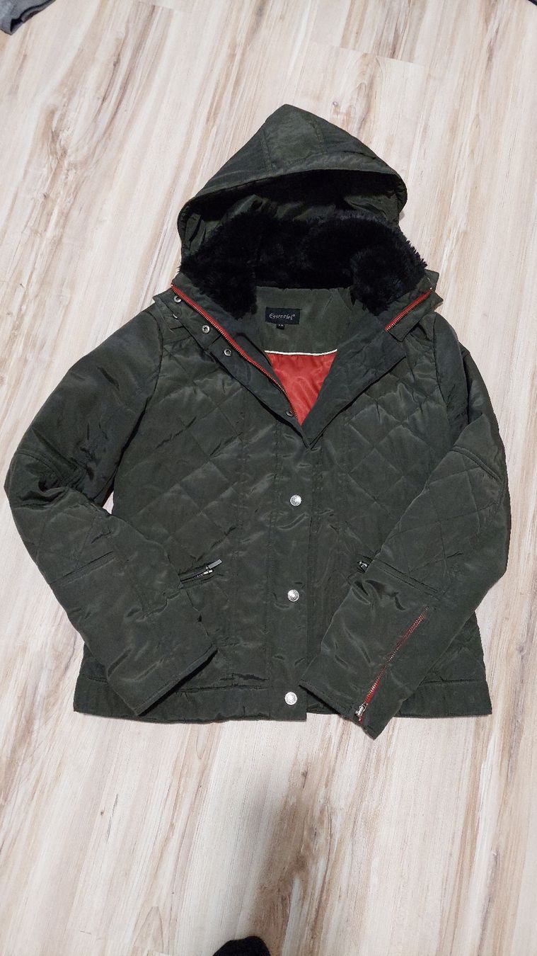 Jacken: Essentiel Winterjacke Gr. 36  mit Kunstfellfutter – Gebraucht aus Gwatt (Thun) von Letzte-Chance-III 2