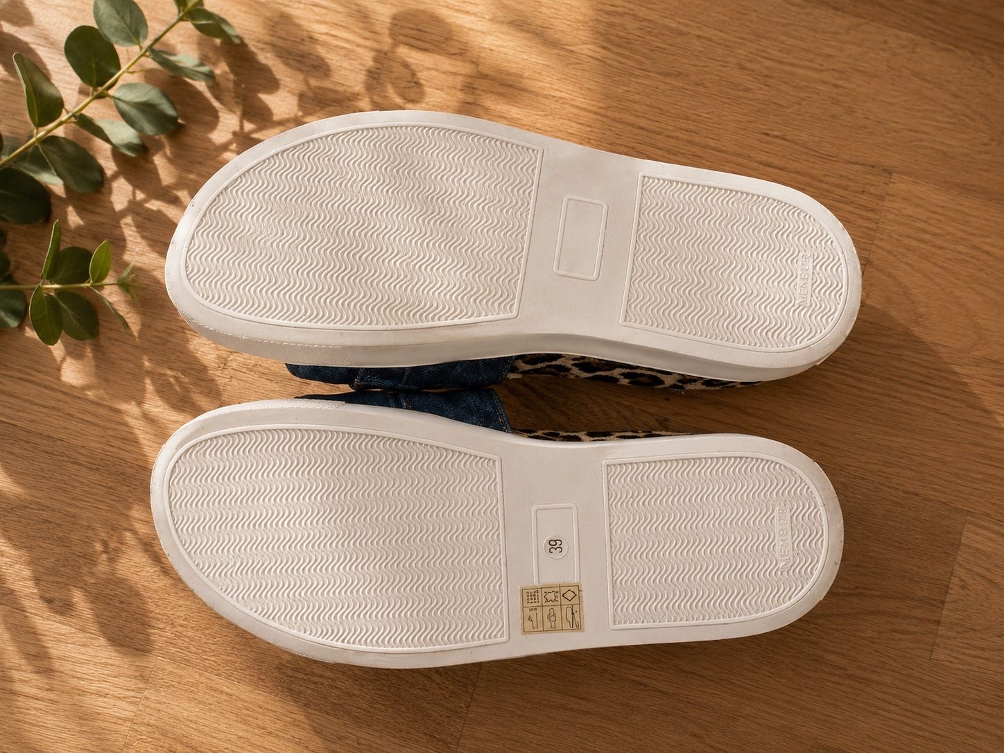 Scarpe da donna: LATHBRIDGE Designer Pantoletten Gr.39 NEU! – Nuovo (secondo la descrizione) da St.Gallen venduto da Jamaruqua 1