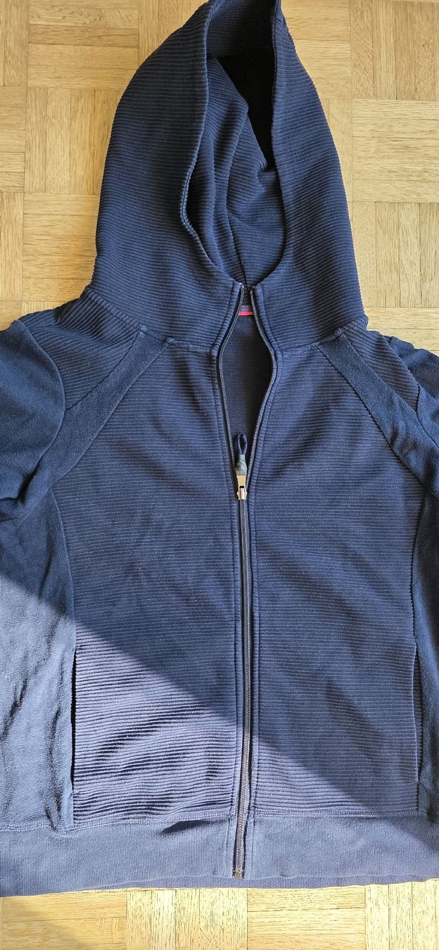 Jacken: Veste /gilet/ pull bleu marine taille XL Cecil – Gebraucht aus Yverdon-les-Bains von van_dq65