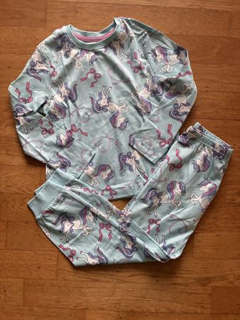 Schönes Pyjama Gr. 116, Neu