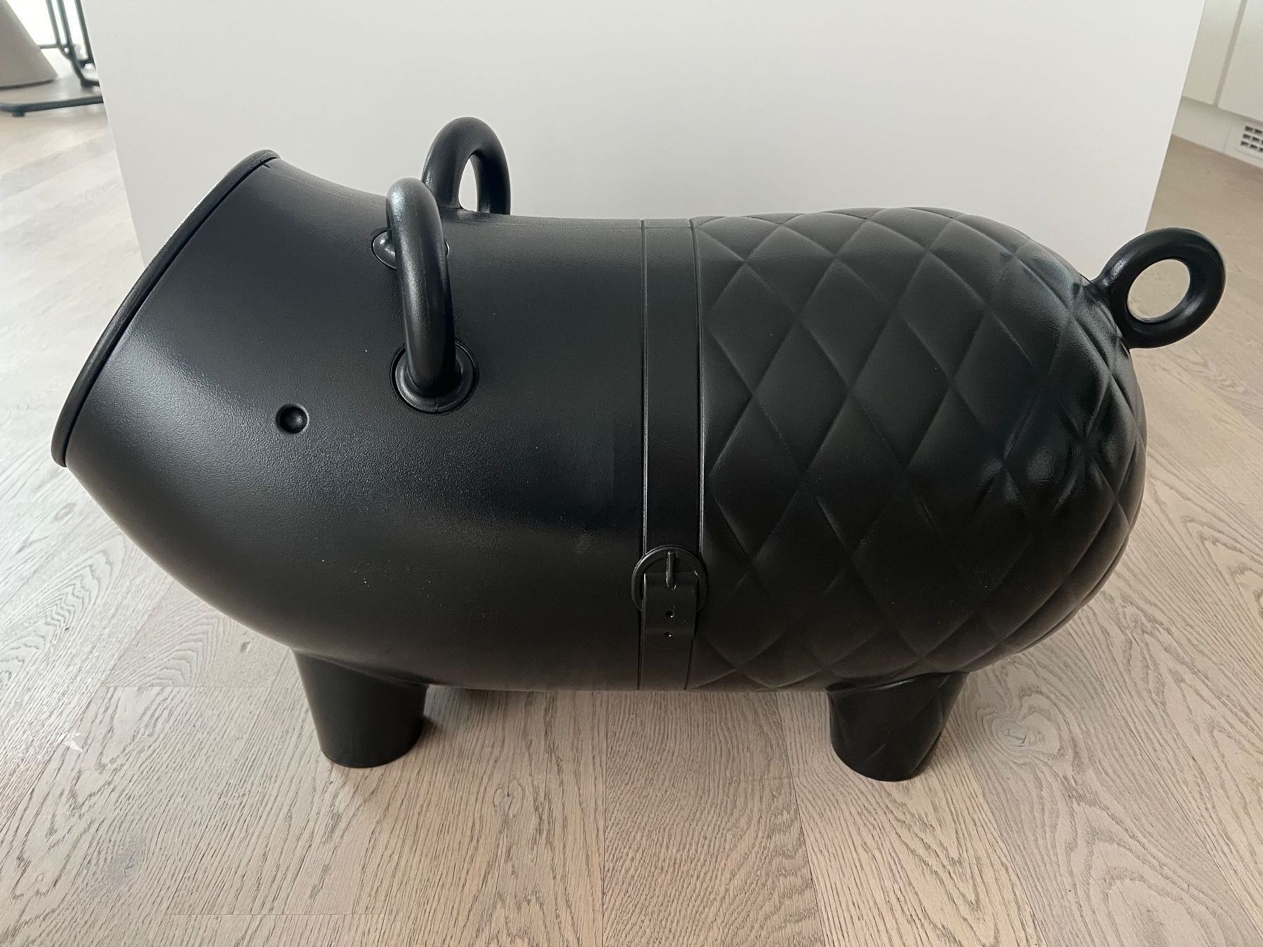 Figuren: Wohnaccessoire Cybex Hausschwein by Marcel Wanders – Neu und originalverpackt aus Winterthur von mic_l98y 1