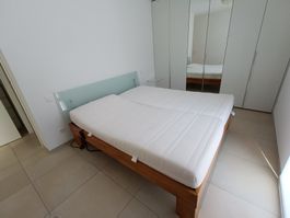 Letto matrimoniale 180 x200  di design in legno massello