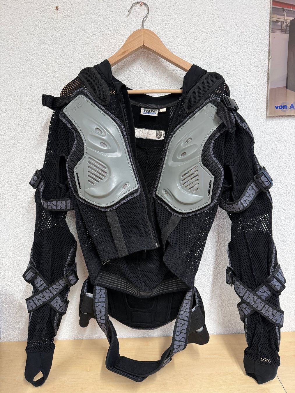 IXS Protezioni & Imbottiture: IXS Downhill-/Motocross-Protektorenjacke – Usato da Neuendorf venduto da Vonarb100