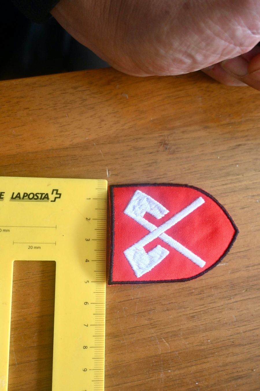 Swiss Plaketten & Abzeichen: WAPPEN  Biel PATCH vintage badge AUFNÄHER klein – Gebraucht aus Pfaffhausen von mono_rec 1
