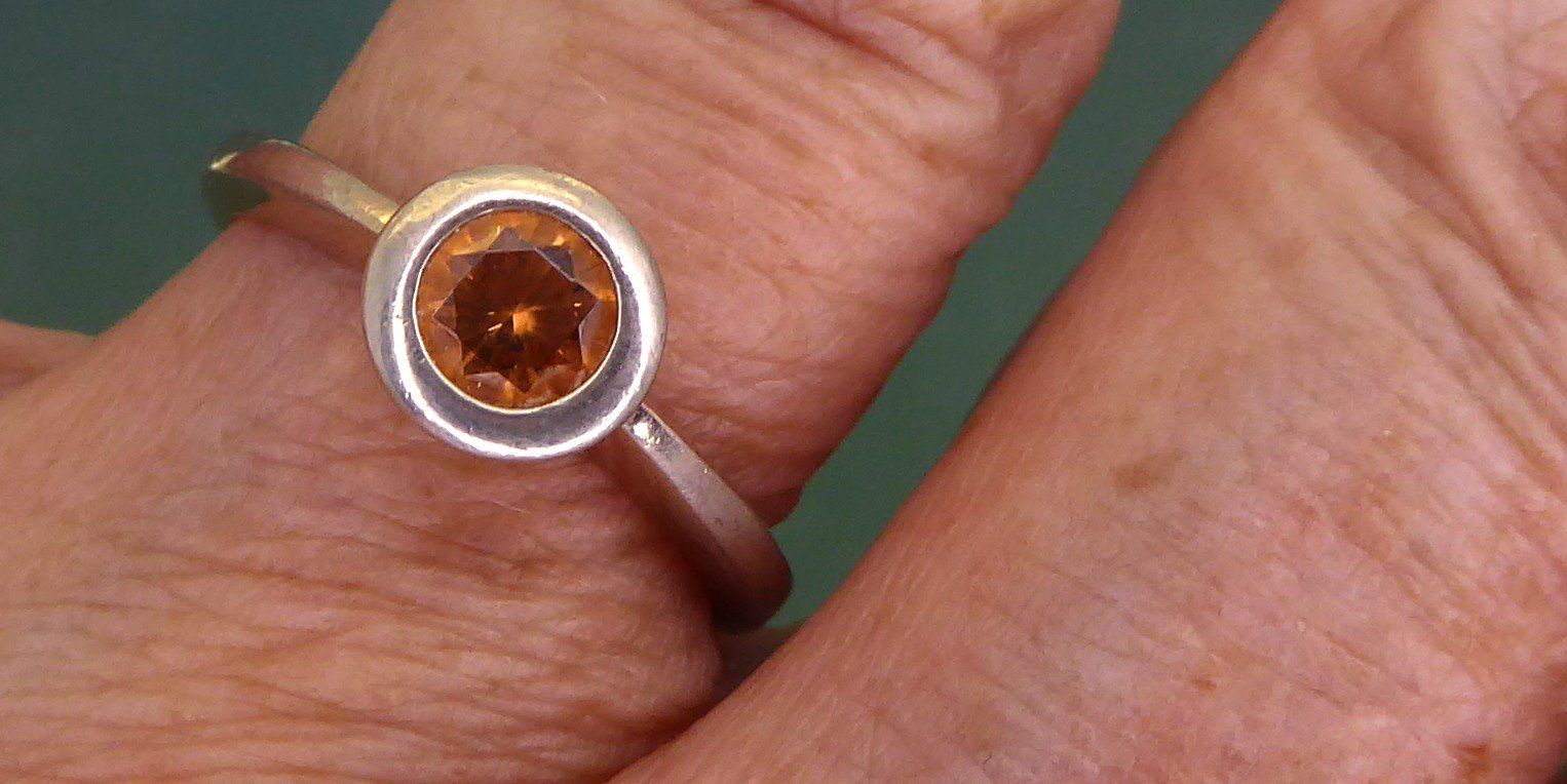 Anelli: Ring 925 Silber mit synthetischem Stein – Usato da Muri AG venduto da silvermouse007