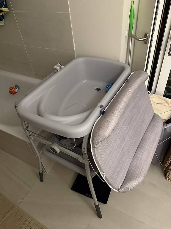 Tables à langer & accessoires: Chicco Wickeltisch mit Badewanne  – D'occasion à Kloten par ale_29vf 1