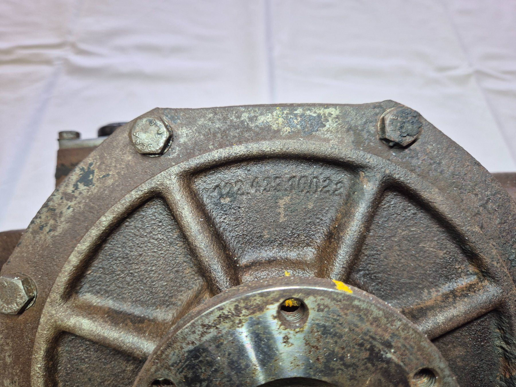 BMW Tutti pezzi di ricambio auto: BMW E12 520i Hinterachsdifferential, 3.9 : 1 Übersetzung – Usato da Bremgarten AG venduto da Osella5 7