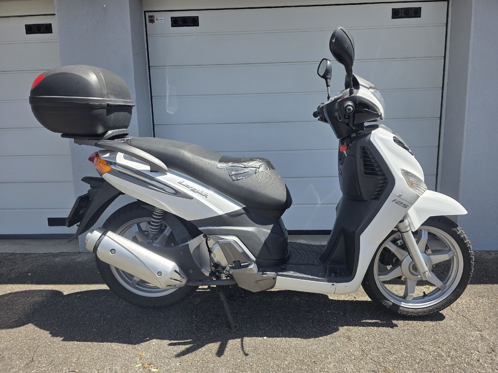 Tell Scooter: Roller 125 4-Takt Weiss mit Topcase  – Usato da Buchs ZH venduto da Perica04