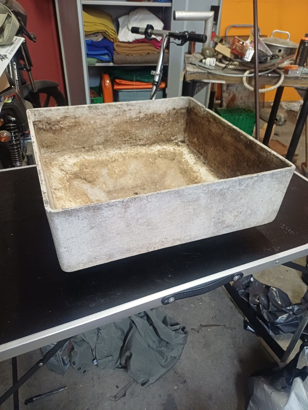 Eternit Vasi per fiori: Eternittopf Evtl. Willy Guhl – Difettoso da Wangenried venduto da Recycler94