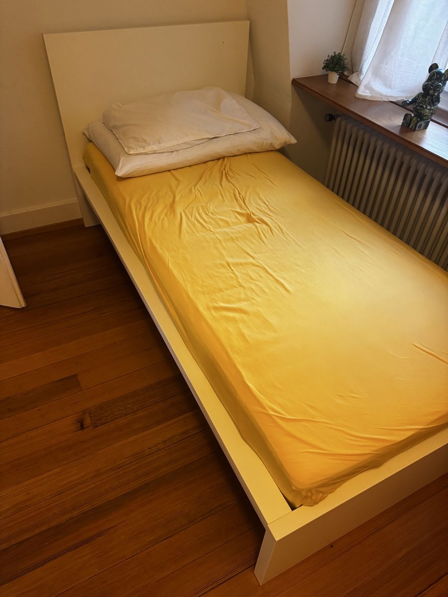 Lits: Malm mit Matratze 90x200 – D'occasion à Zürich par Leined 1
