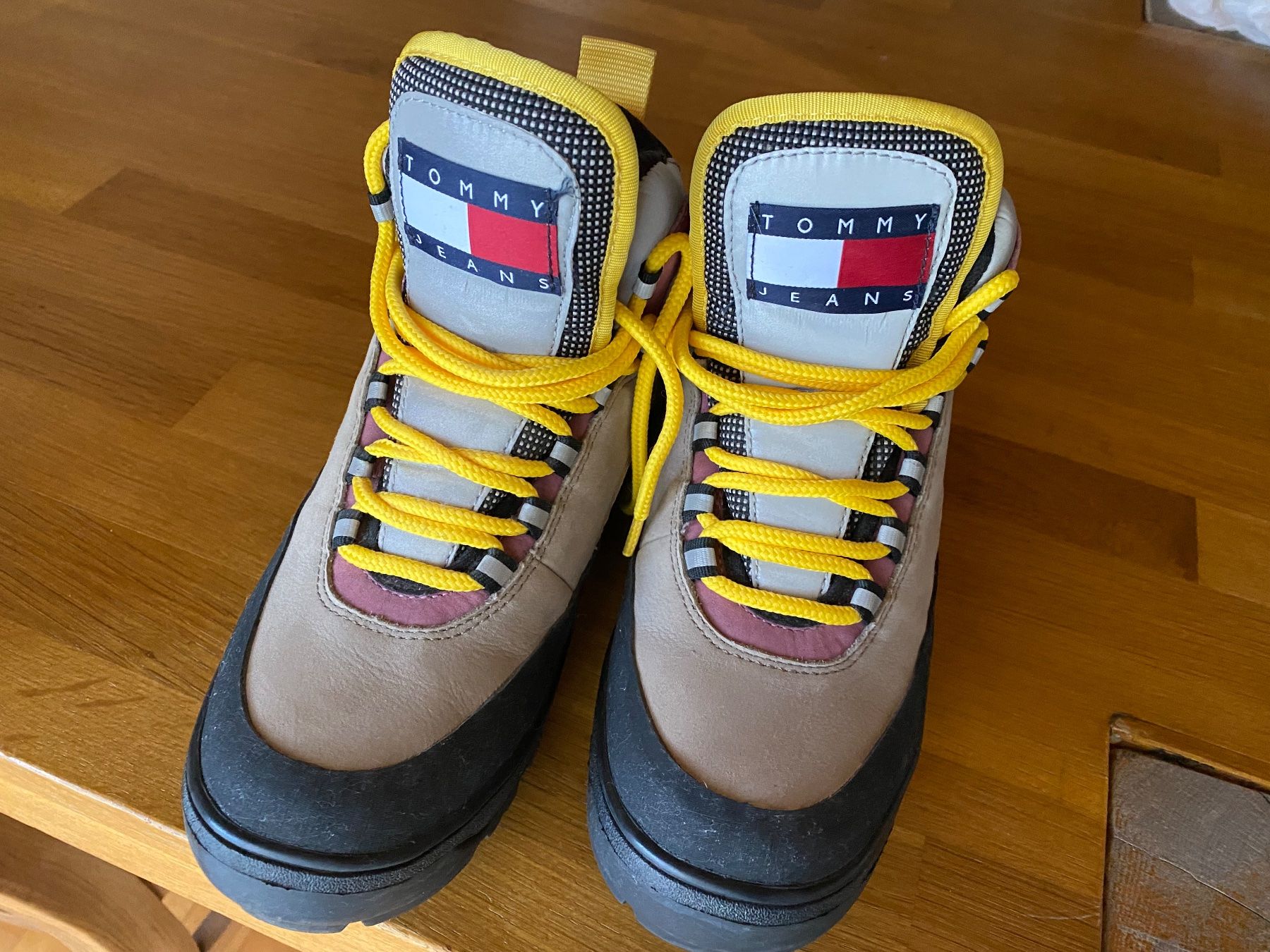 Tommy Hilfiger Chaussures femmes: Wanderschuhe Gr.36 neue TOMMY HILFIGER – Neuf (Voir description) à Bösingen par Trigusik
