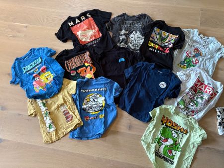 12 kinder T-Shirts aus den USA Grösse S 6/7 Jahre