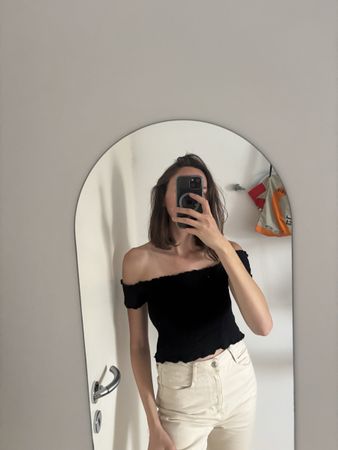 Zara, size M Black Off-Shoulder Top - Perfect for Summer