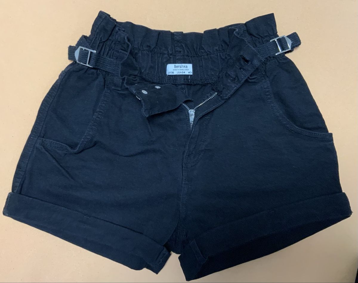 Bershka Jeans: Bershka Shorts, Grösse M – Gebraucht aus Zollikerberg von Jvac2 2