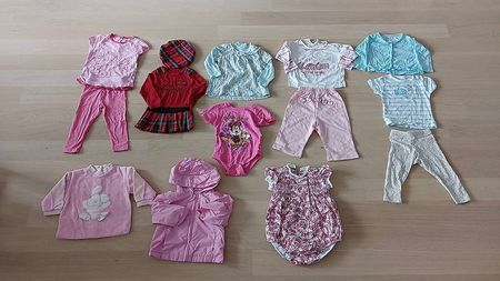 lot d'habits fille de 10 à 12 mois - 14 pièces.