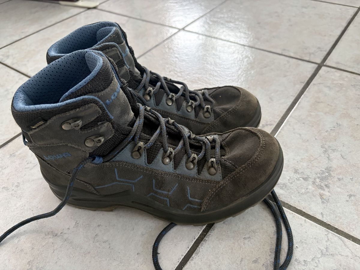 Lowa Scarpe da uomo: LOWA Wanderschuhe Gr 38 Gore-Tex  – Usato da Sevelen venduto da gsandax