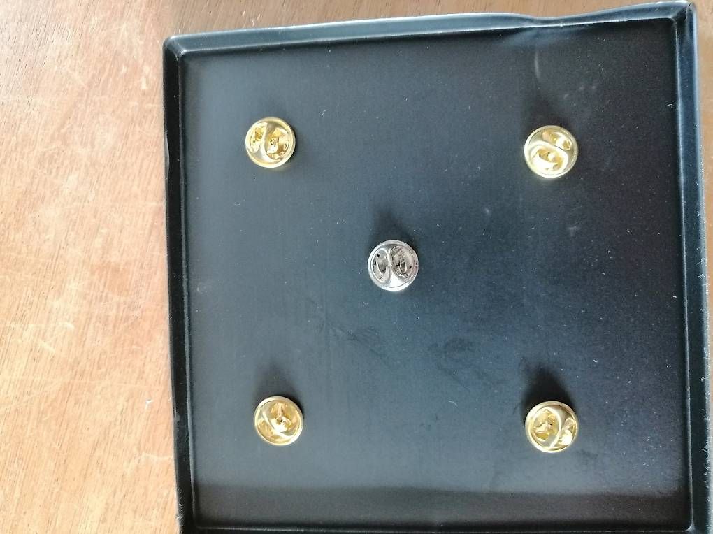 Saurer Placchette & Badge: Pin von Saurer Postauto – Nuovo e nell'imballaggio originale da Roggwil BE venduto da kur_5tdv 2