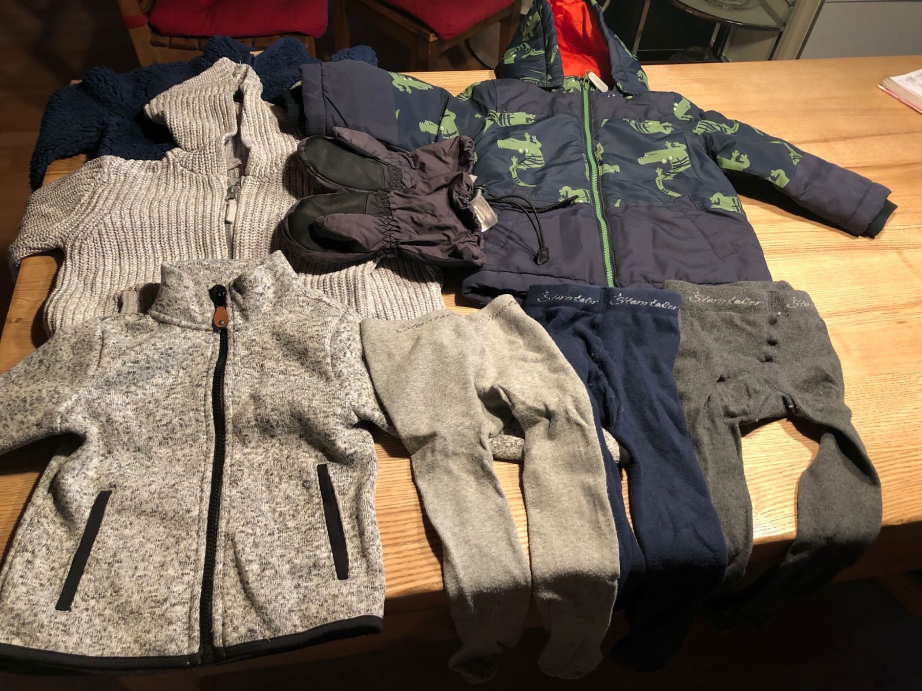 Lotti & Set di vestiti: 8-teiliges Knaben Paket Gr. 92 – Usato da Röschenz venduto da Tashroal
