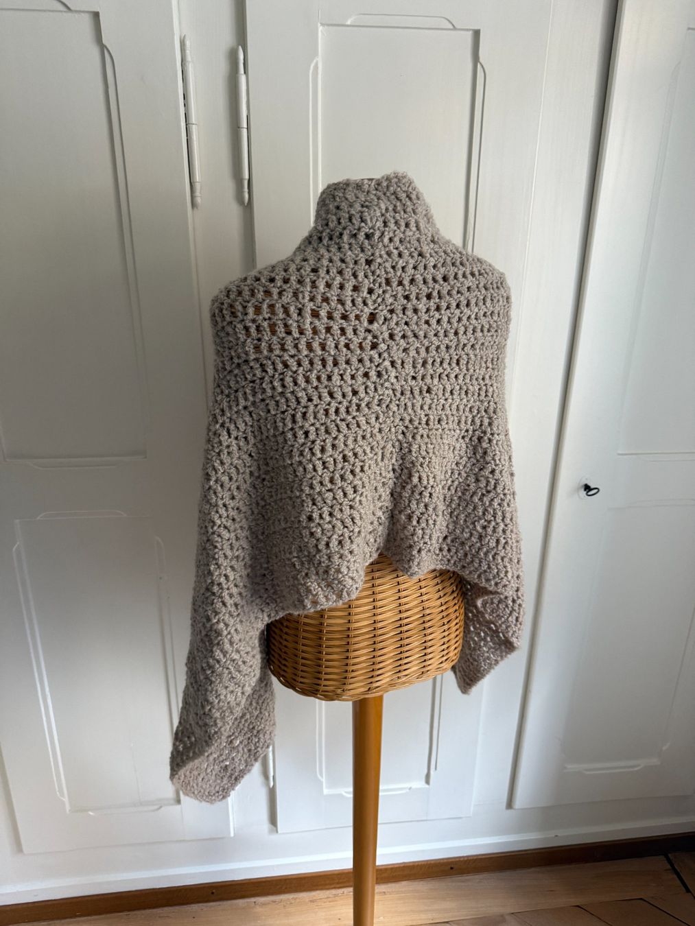 Altro in Moda donna: Strickponcho Cape beige – Usato da Zürich venduto da Diazaio 2