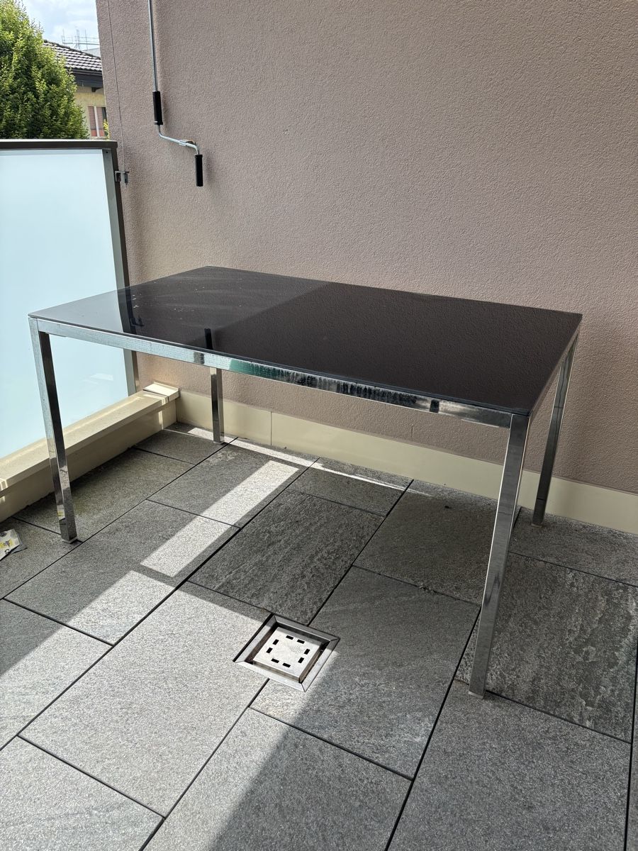 Tavoli: Tisch mit Glasplatte – Usato da Rotkreuz venduto da 11_saemi_11