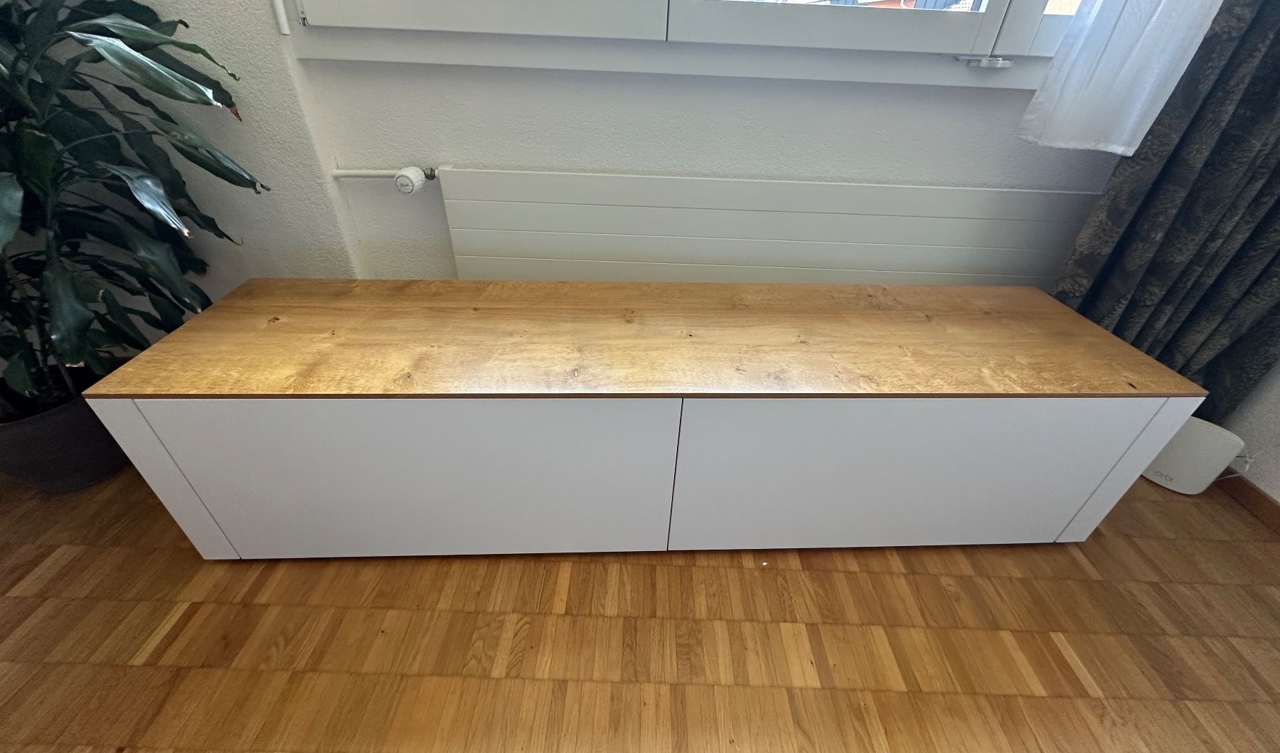 Livique TV Möbel: Schönes TV-Möbel mit circa 180cm Breite – Gebraucht aus Kerns von BenyD