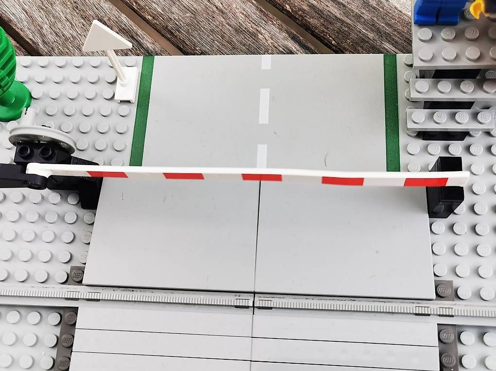 Lego Jeux de construction: LEGO 7835 Train 4.5 V Bahnübergang – D'occasion à Ermatingen par Irem77 2