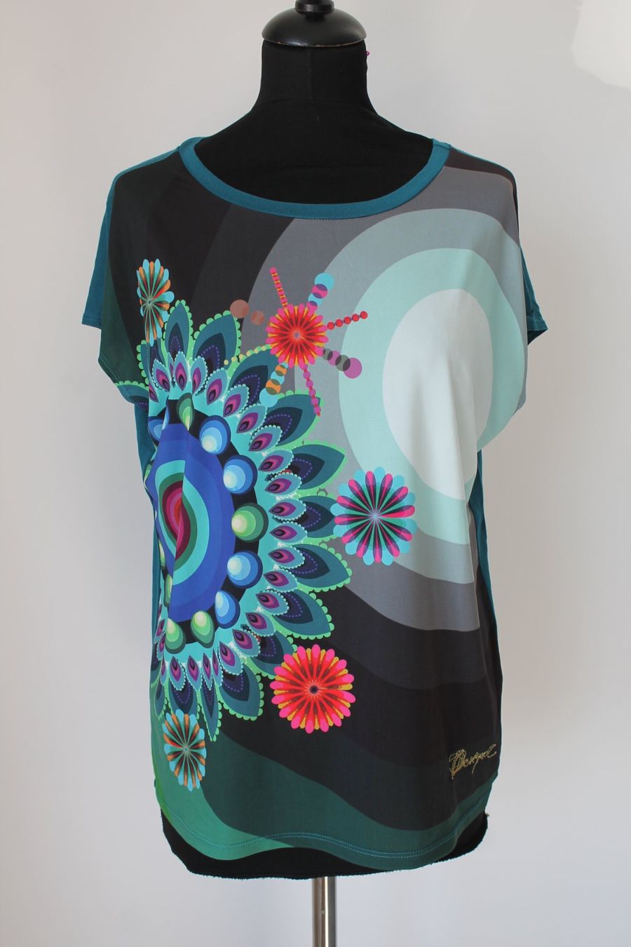 Desigual T-shirt: T-Shirt DESIGUAL taille L – Usato da Chez-le-Bart venduto da jasse