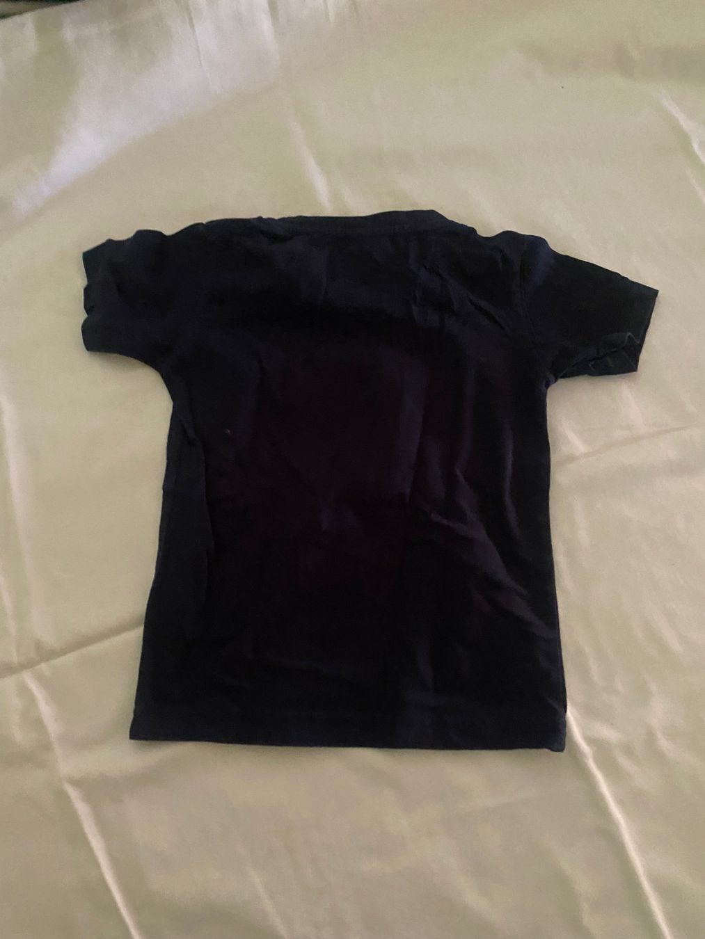 Hemden, T-Shirts & Polos: Apple T-Shirt Grösse 98/104 – Gebraucht aus Allenwinden von Obalu 1