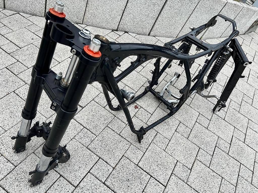 Strada: Kit cadre café racer Honda CB550 – Usato da St-Saphorin-Lavaux venduto da lou_g669 1