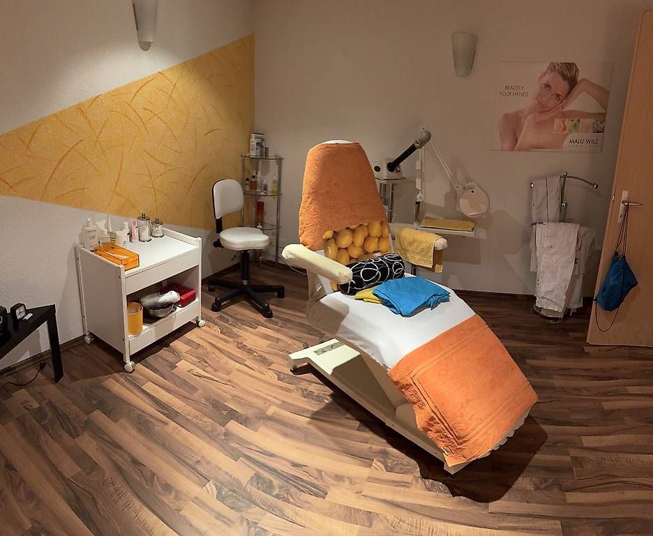 Fauteuils de soin: Kosmetikstudio  – D'occasion à Toffen par salvi81