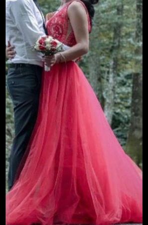 Abendkleid rot Grösse S mit Tüllrock neu