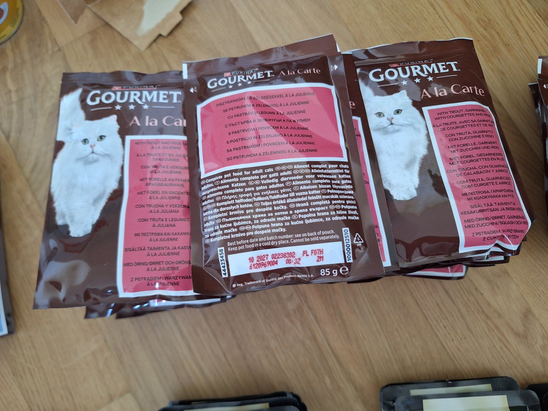 Futter: Katzenfutter verschiedene Sorten – Neu und originalverpackt aus Zürich von luk_pvx2 3