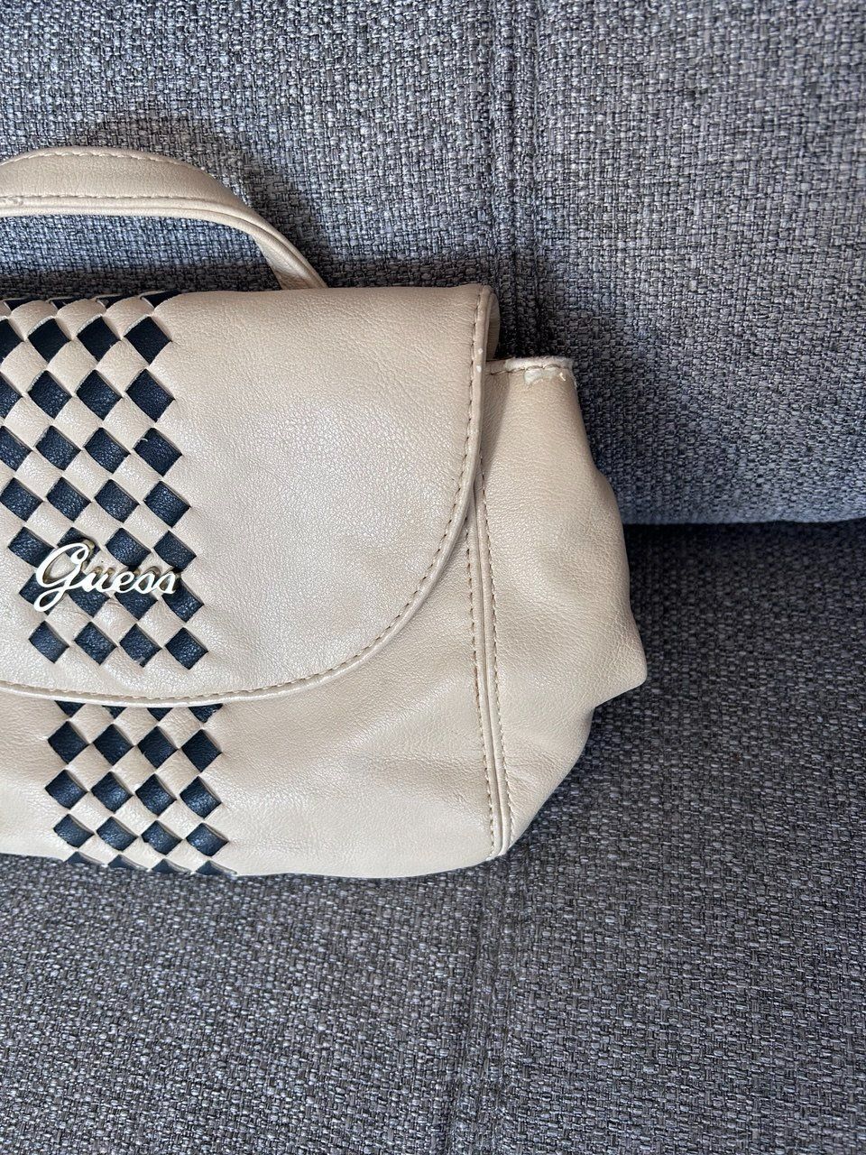 Guess Borse da donna: Borsa a tracolla Guess – Usato da Giubiasco venduto da LorisVale 2