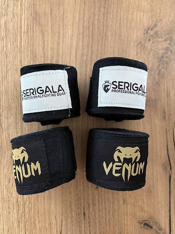 Venum Guanti & manicotti: Venum Box-Set  Boxhandschuhe + 2 Paar Bandagen – Usato da Dottikon venduto da michelle.s_ 3