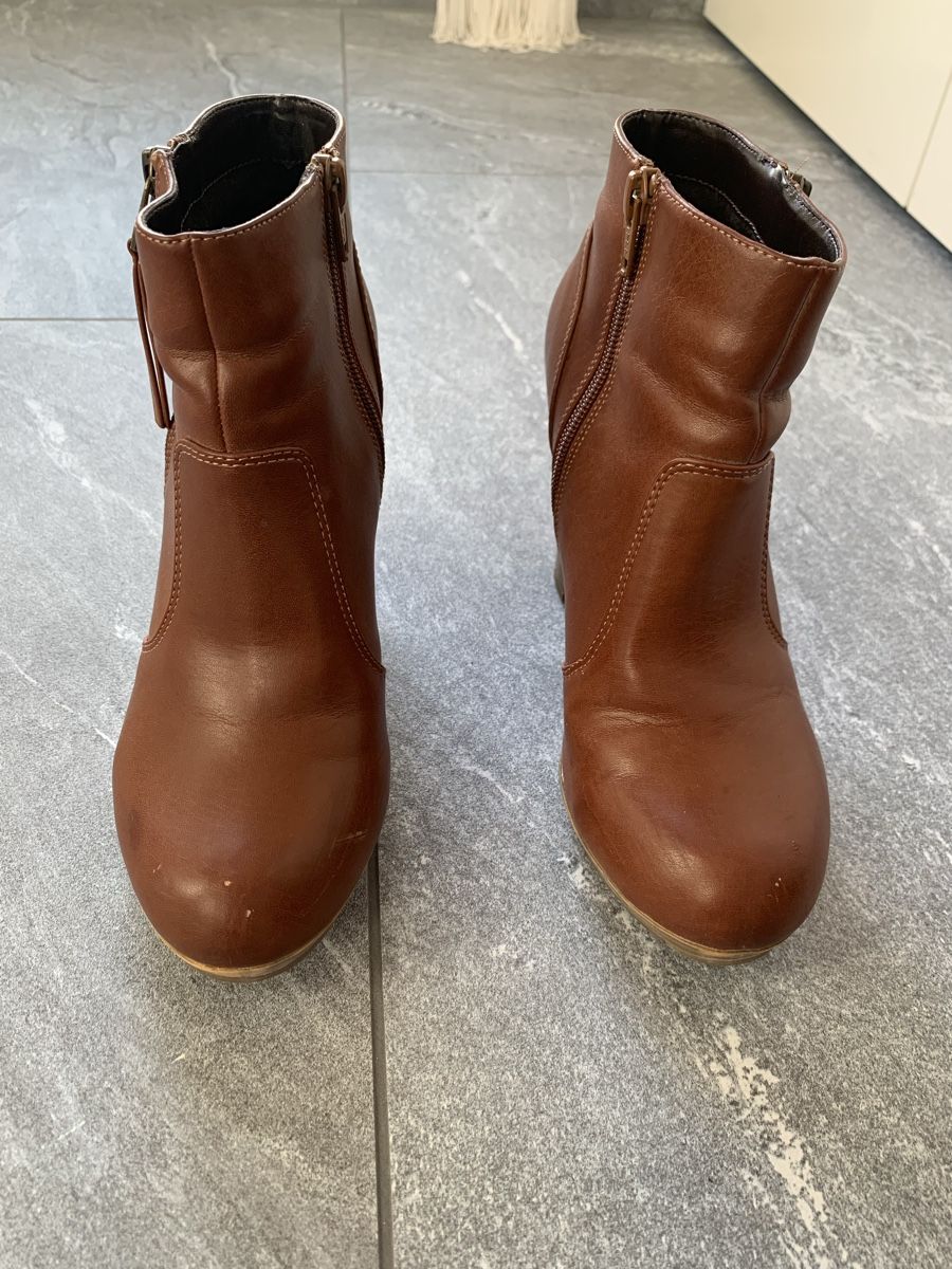 Damenschuhe: Braune Clockhouse Stiefeletten Gr. 38, Absatz 10.5cm – Neu (gemäss Beschreibung) aus Einsiedeln von important__ 1