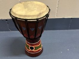 Djembe Trommel bemalt mit Schlagfell